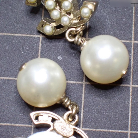 Chanel Coco Mark Pearl Earrings A14 P Excellent Condition - Picture 7 of 9